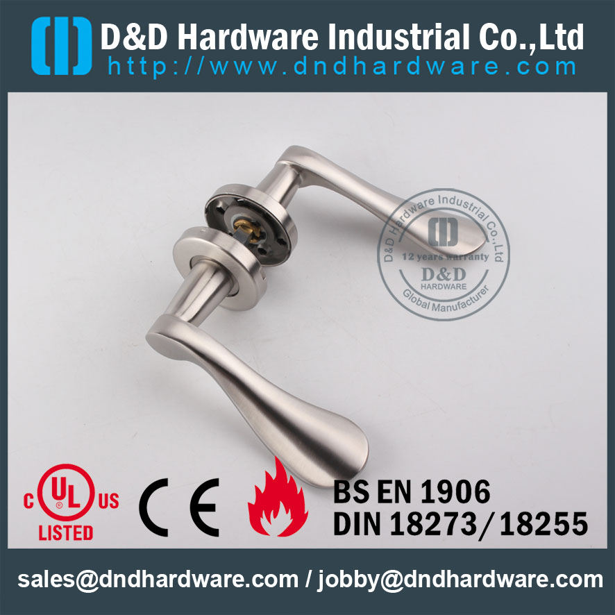 D & D Hardware-Grade 304 Manufacture Poignée de levier de ferrure DDSH012