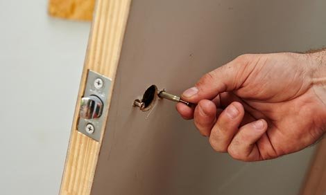Installation de poignée de porte en acier inoxydable