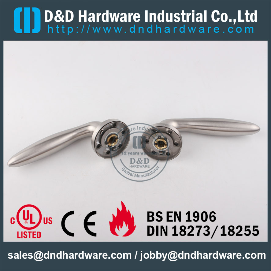 D & amp Hardware-CE Standard SS304 Poignée de porte DDSH024