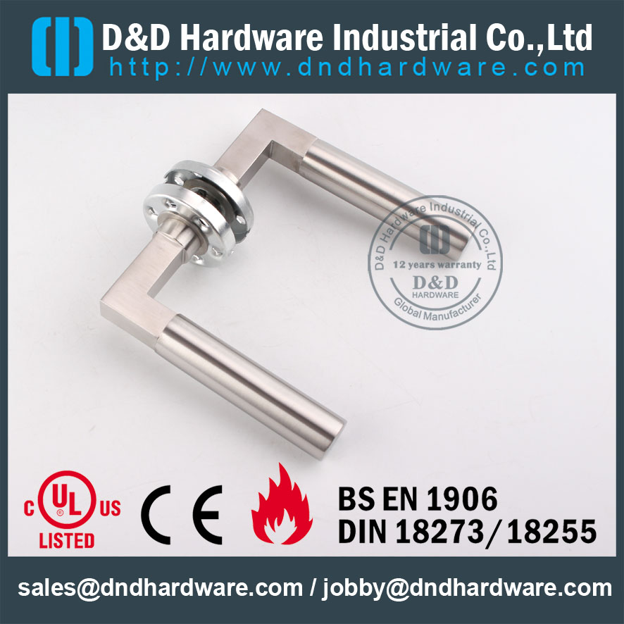 Certificat D & amp Hardware-CE SS304 Poignée de levier de porte DDTH023