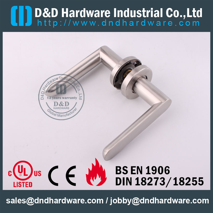 D & D Hardware-Grade 304 Coulée Poignée à levier pleine DDSH009