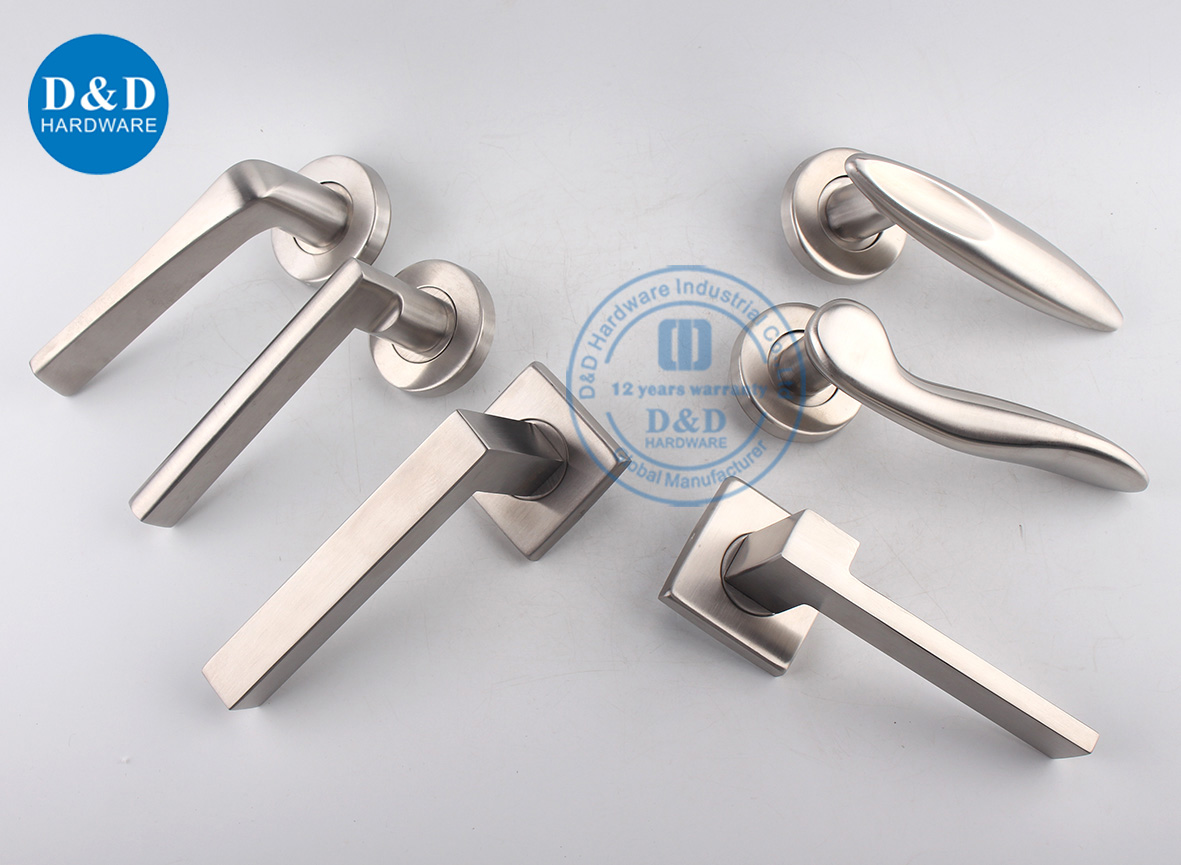 Poigres de porte D et D Hardware