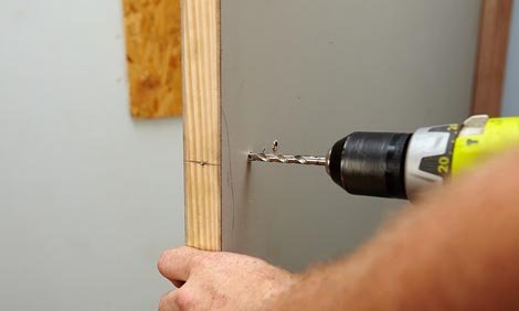 Installation de poignée de porte en acier inoxydable