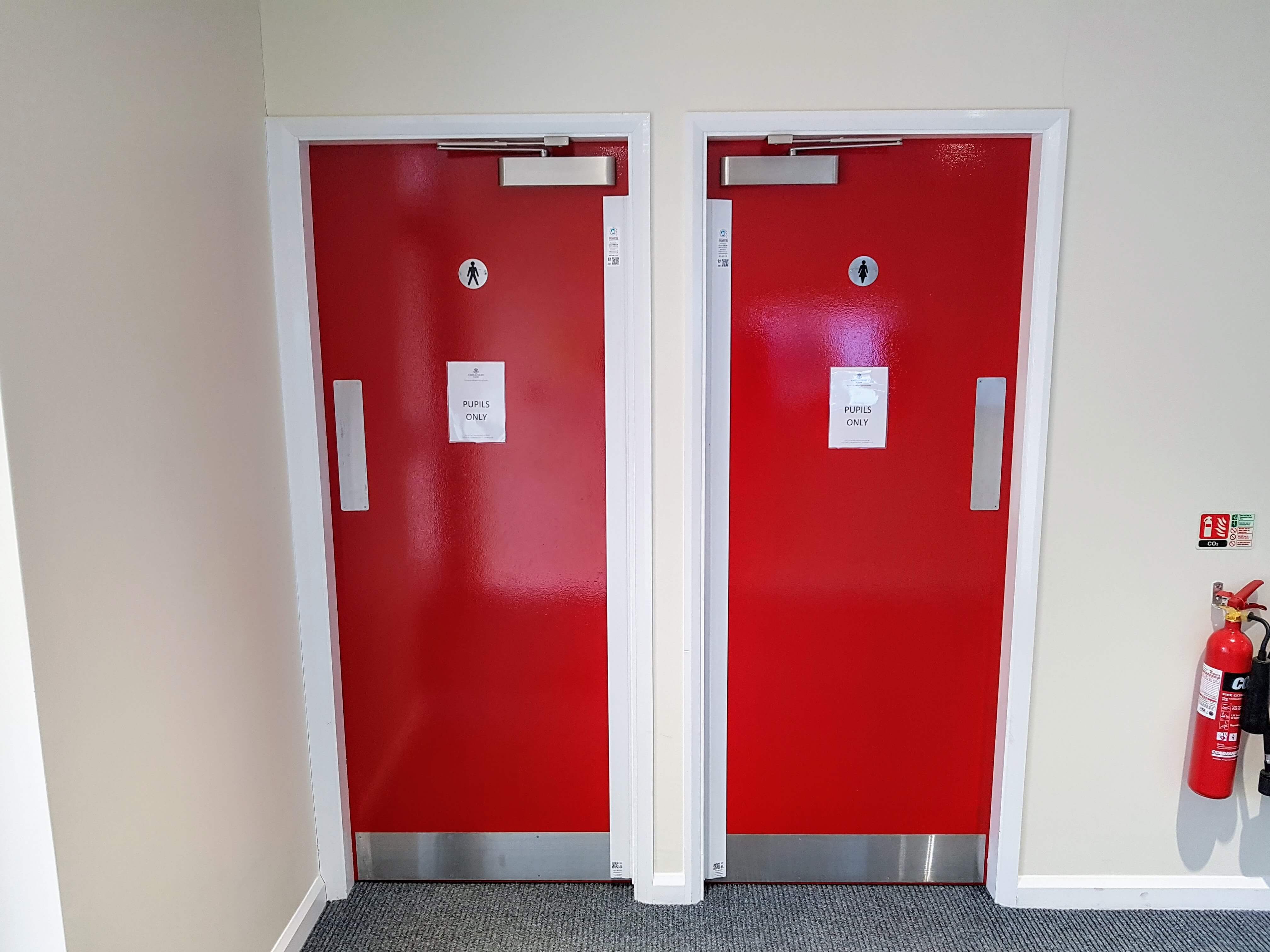 Toilettes-Portes-Avec-Closer-1-1-1